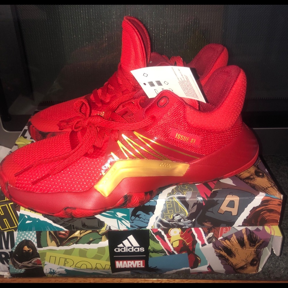 Boys adidas DON 1 Issue Size 5.5 NIB